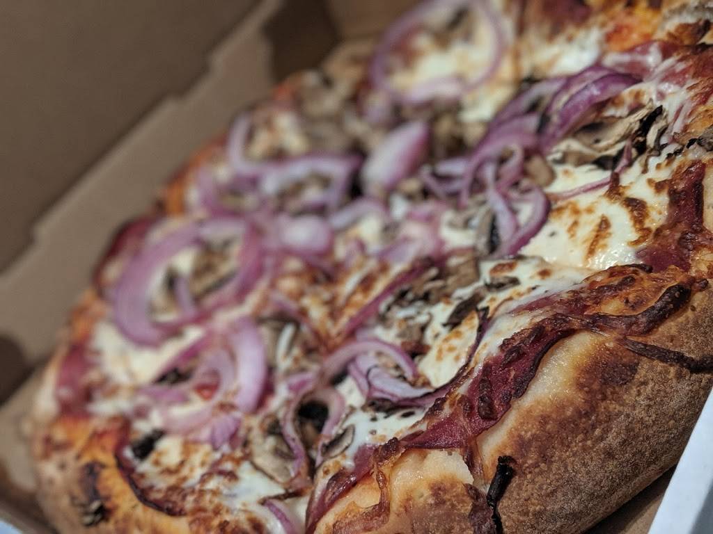 Champion Pizza - Joliette | restaurant | 203 Rue Saint-Charles-Borromée N, Joliette, QC J6E 4R6, Canada | 4507534000 OR +1 450-753-4000