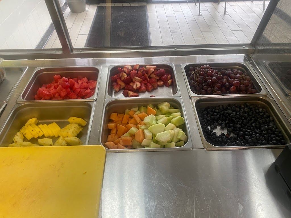 Zouq chicken and smoothies | restaurant | 200 W Oregon Ave, Philadelphia, PA 19148, USA | 2157301300 OR +1 215-730-1300