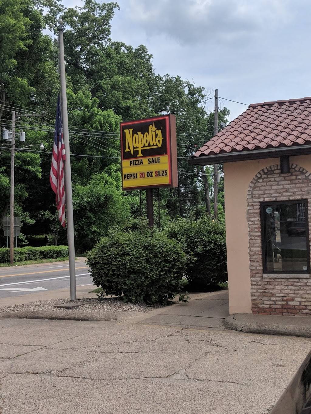 Napolis Pizza | restaurant | 1118 7th St, Parkersburg, WV 26101, USA | 3044221000 OR +1 304-422-1000