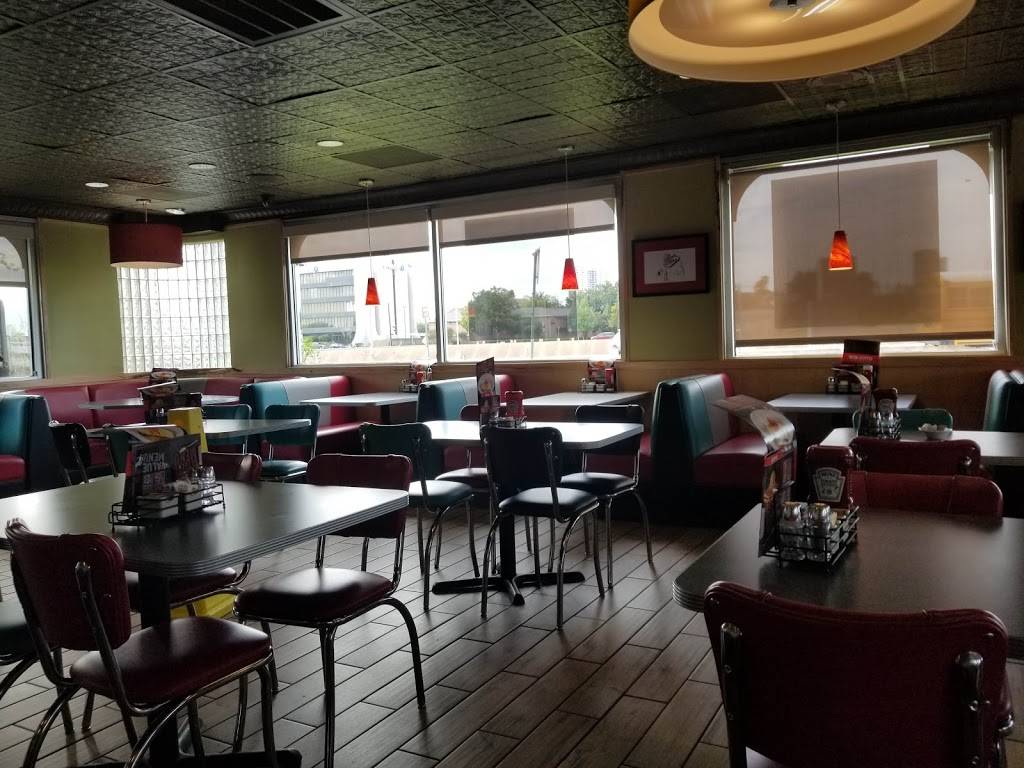 Dennys | restaurant | 2316 Southmore Blvd, Houston, TX 77004, USA | 7135268400 OR +1 713-526-8400