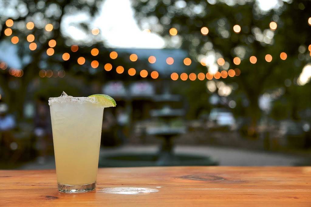 Gruene Grove | restaurant | 1263 Gruene Rd, New Braunfels, TX 78130, USA | 8307650300 OR +1 830-765-0300