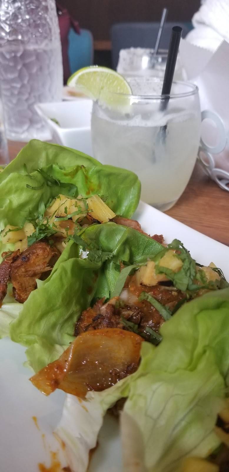 La Mesa Modern Mexican | restaurant | 51 S 1st St, St. Charles, IL 60174, USA | 6305490162 OR +1 630-549-0162