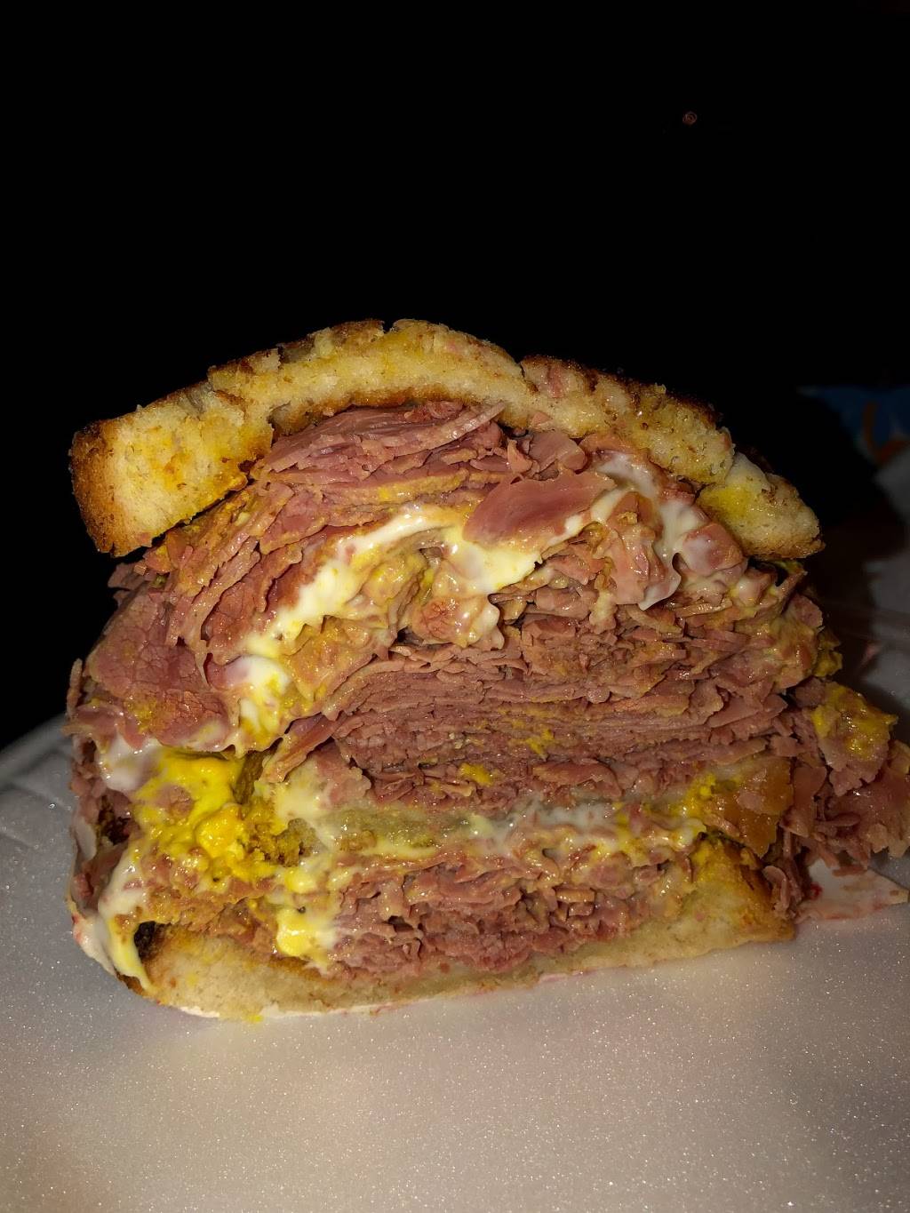 Mr. Corned Beef | restaurant | 8906 Eight Mile Rd, Ferndale, MI 48220, USA | 2486773314 OR +1 248-677-3314