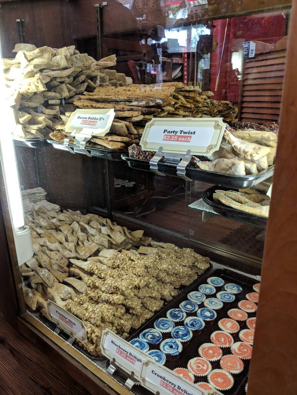 Codys On 4th | restaurant | 111 E 4th Ave, Mt Dora, FL 32757, USA | 3527358426 OR +1 352-735-8426