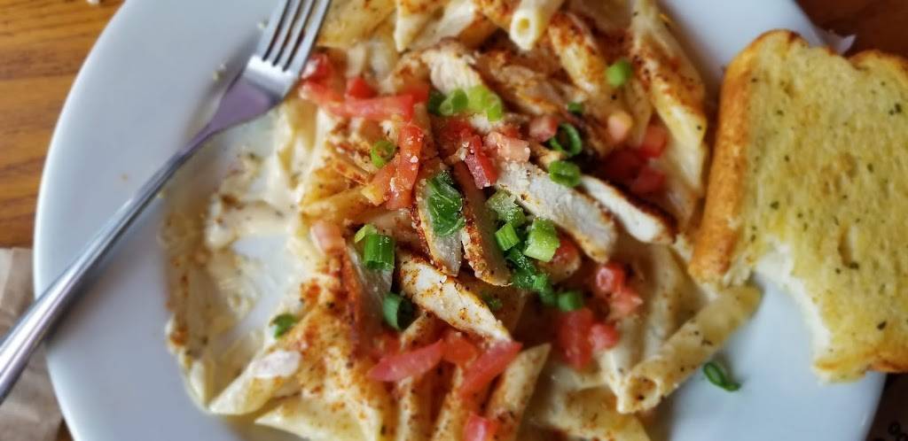 Chilis Grill & Bar | restaurant | 600 Village Green Dr, Gallatin, TN 37066, USA | 6152308267 OR +1 615-230-8267