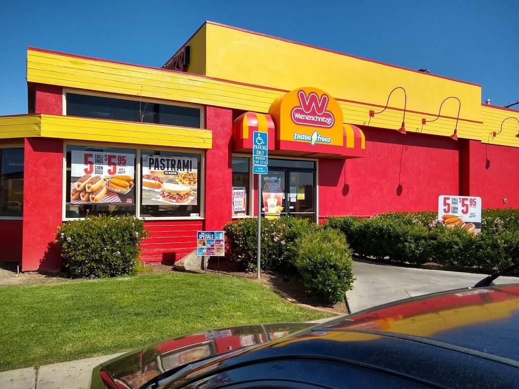 Wienerschnitzel | restaurant | 1281 E Main St, El Cajon, CA 92021, USA | 6194422941 OR +1 619-442-2941