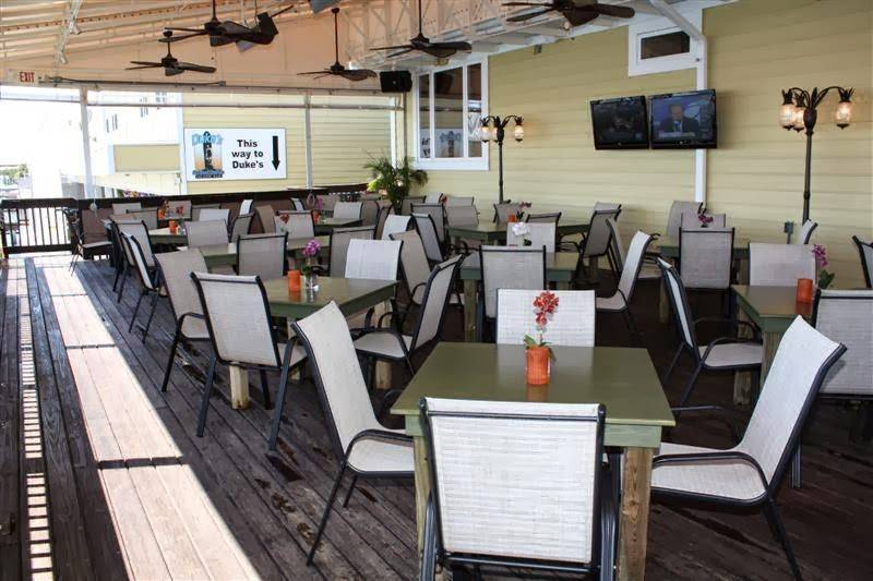 Hula Bay Club | restaurant | 5210 W Tyson Ave, Tampa, FL 33611, USA | 8138374852 OR +1 813-837-4852