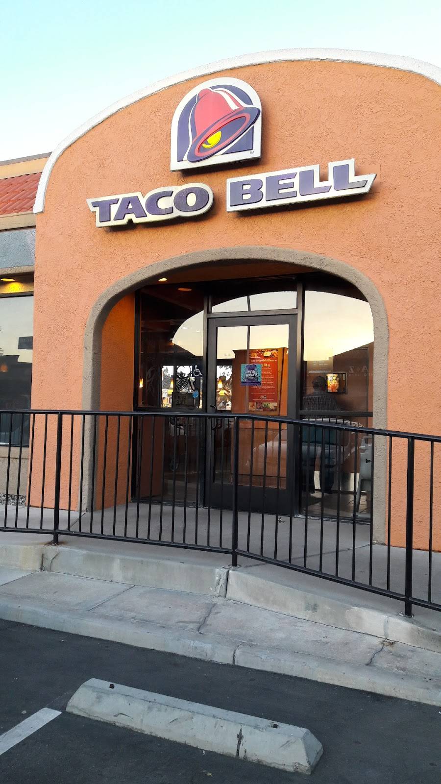 Taco Bell | meal takeaway | 2193 Sampson Ave, Corona, CA 92879, USA | 9512799220 OR +1 951-279-9220