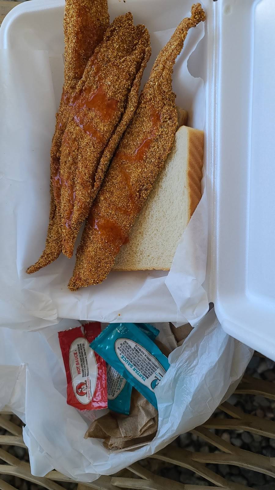 Sofias St. Louis Style BBQ & Fish | restaurant | 23640 N St #758, March Air Reserve Base, CA 92518, USA | 9514456696 OR +1 951-445-6696