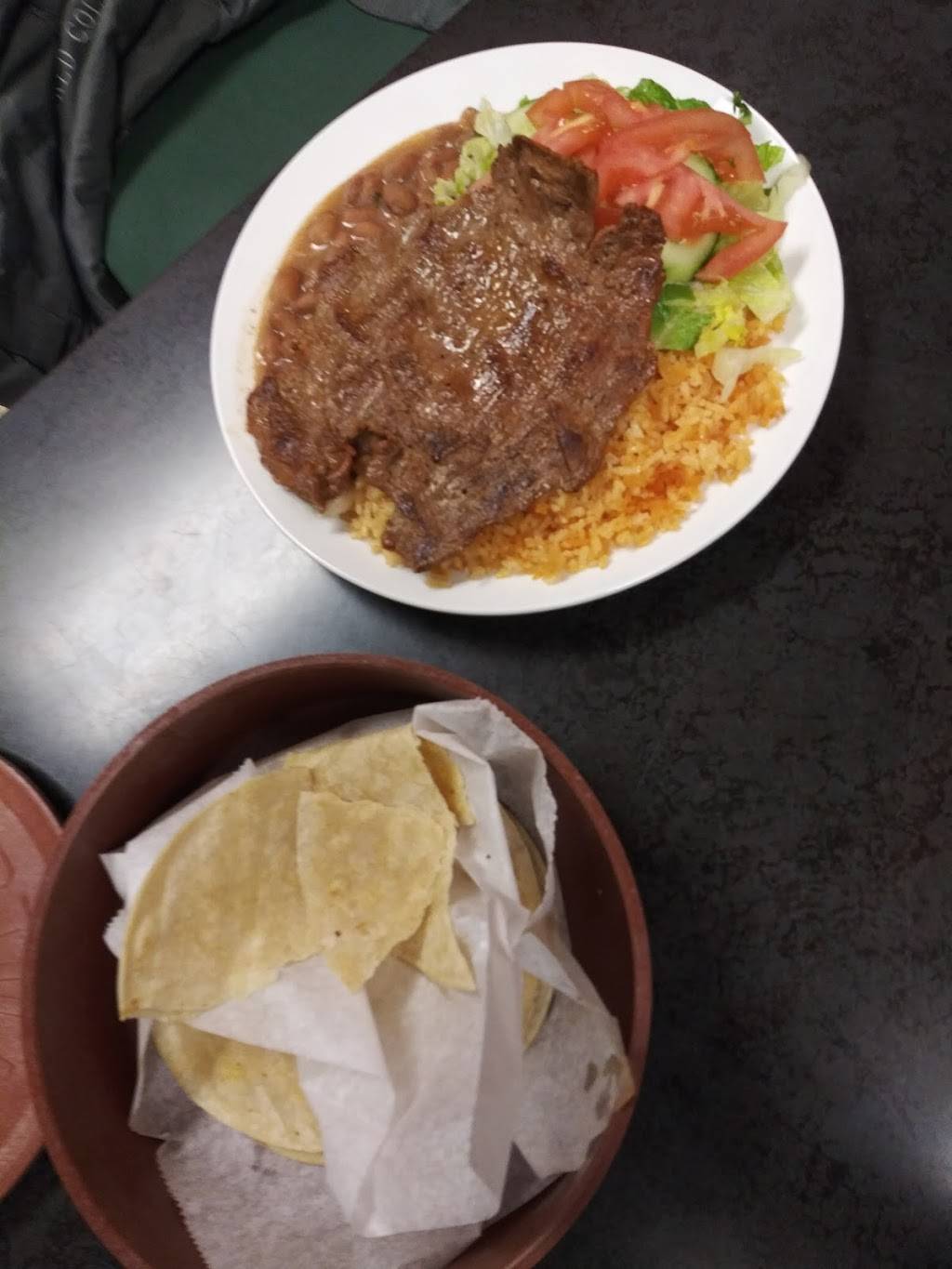 Restaurant & Deli Antojitos El Caribe Mix | restaurant | 1077 Huntingdon Ave, Waterbury, CT 06704, USA | 2037579699 OR +1 203-757-9699