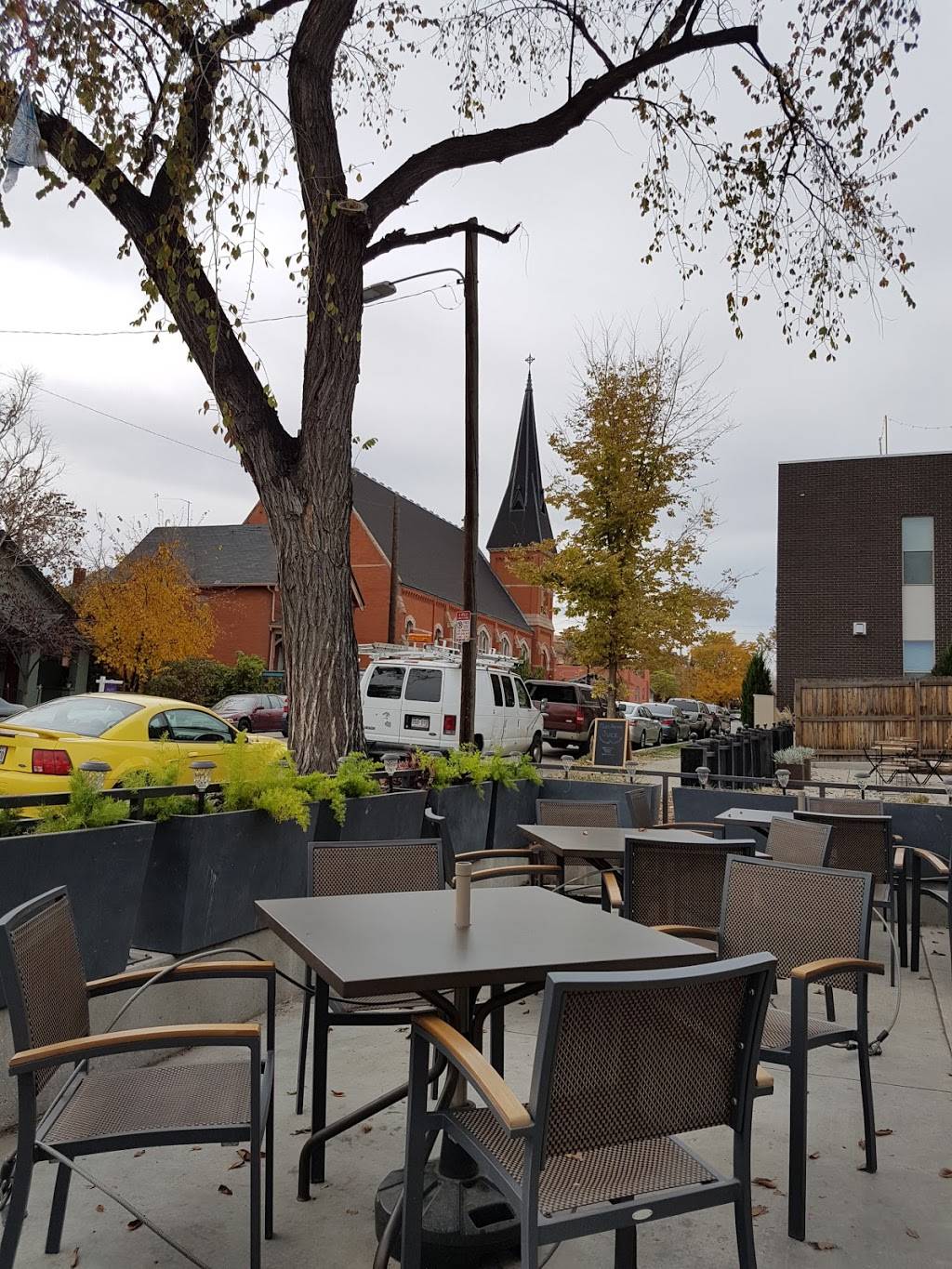 Highland Tap and Burger | restaurant | 2219 W 32nd Ave, Denver, CO 80211, USA | 7202874493 OR +1 720-287-4493