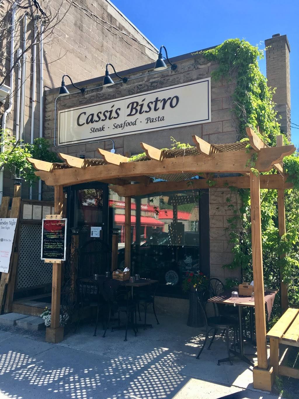 Cassis Bistro | restaurant | 27 Queen St, Lakefield, ON K0L 2H0, Canada | 7056528045 OR +1 705-652-8045
