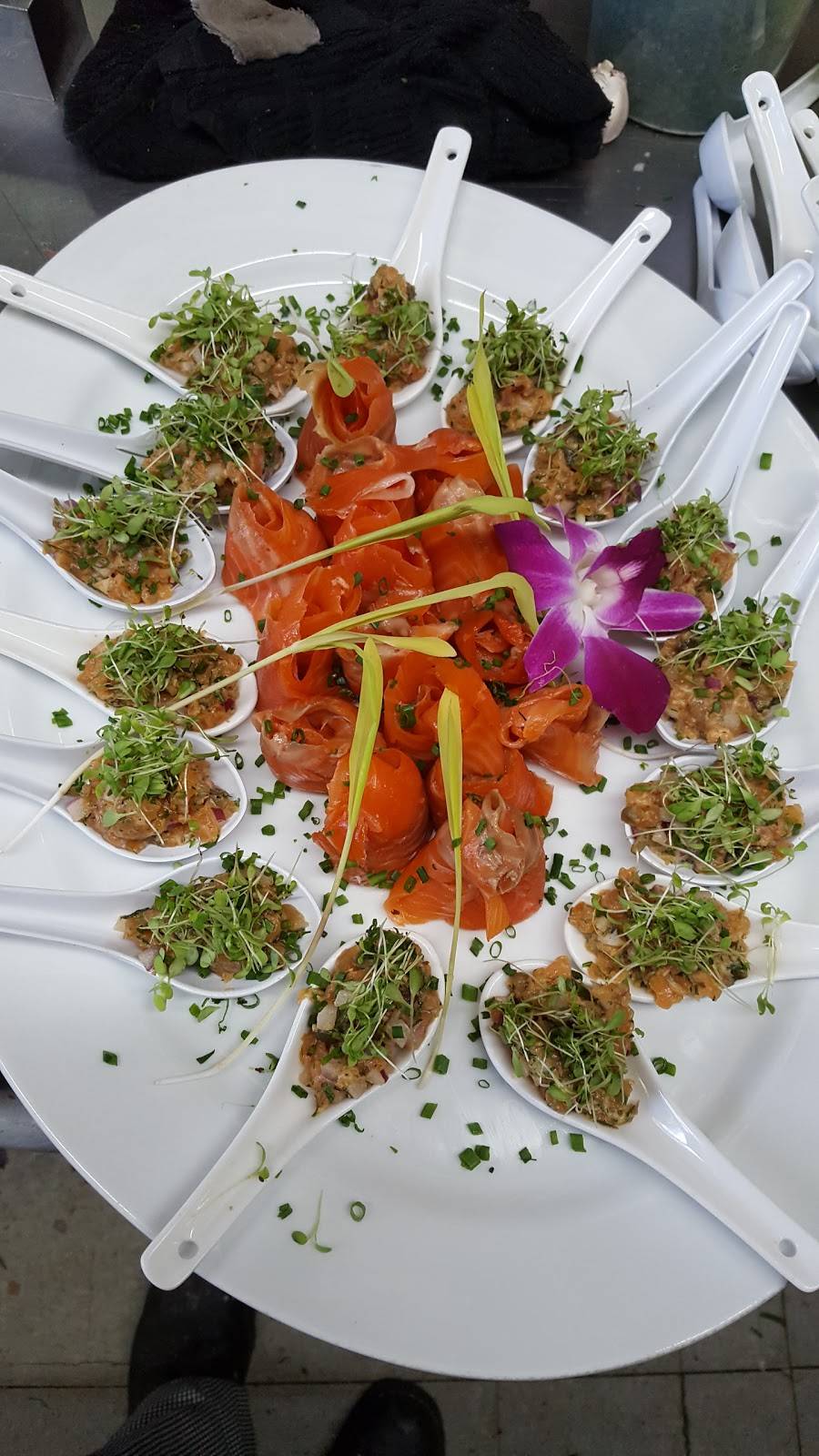 le Charleville | restaurant | 197 Avenue Saint-Charles, Vaudreuil-Dorion, QC J7V 2L4, Canada | 4504242990 OR +1 450-424-2990