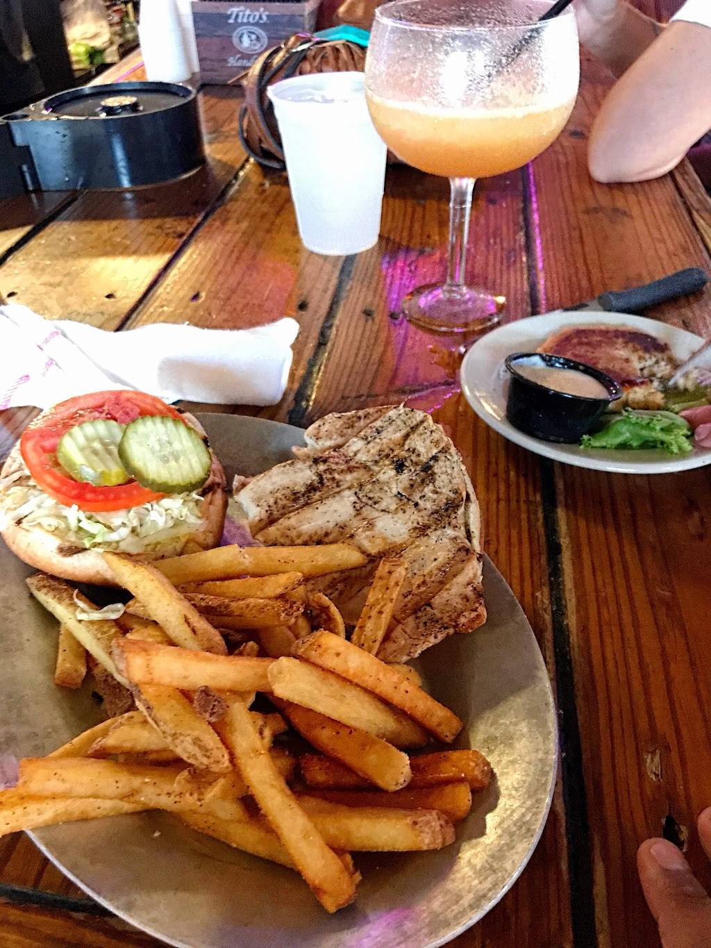 Reds Ice House | restaurant | 98 Church St, Mt Pleasant, SC 29464, USA | 8433880003 OR +1 843-388-0003