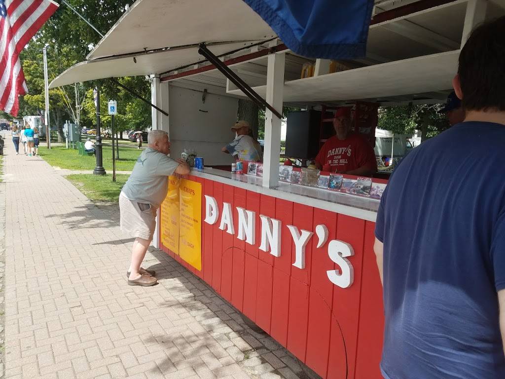 Dannys Dogs | meal takeaway | 171-181 Maine St, Brunswick, ME 04011, USA | 2074497183 OR +1 207-449-7183