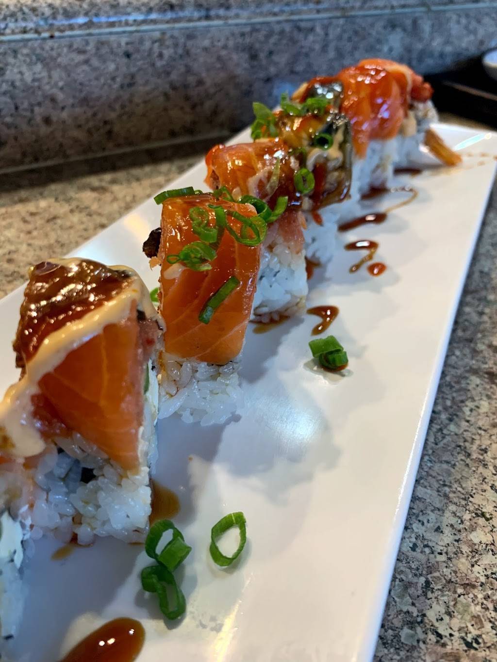 Tomodachi Sushi | restaurant | 10975 Weyburn Ave, Los Angeles, CA 90024, USA | 3108248805 OR +1 310-824-8805