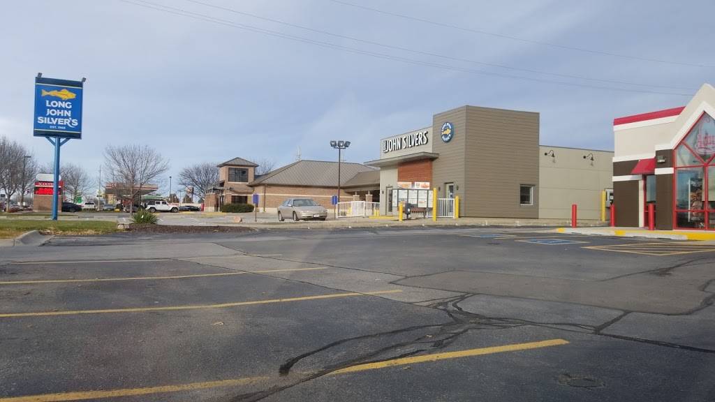 Long John Silvers | restaurant | 5023 S 108th St, Omaha, NE 68137, USA | 4025922600 OR +1 402-592-2600