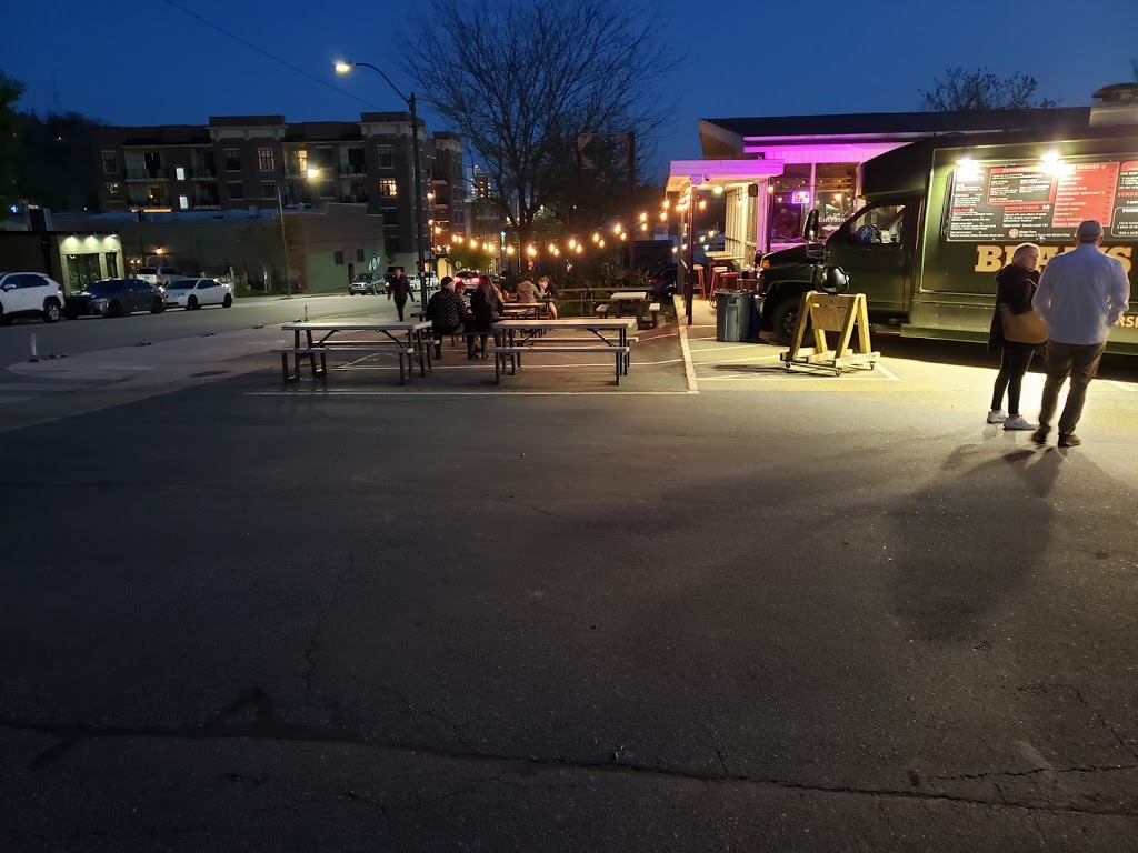 Bears Smokehouse Barbecue | restaurant | 135 Coxe Ave, Asheville, NC 28801, USA | 8285057088 OR +1 828-505-7088