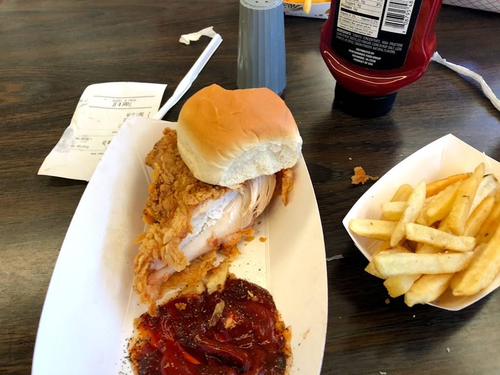 Cottons Fried Chicken | restaurant | 705 Homer Rd, Minden, LA 71055, USA | 3183776679 OR +1 318-377-6679