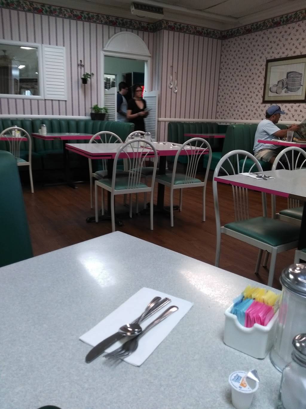 Mollies Country Kitchen | restaurant | 27932 La Paz Rd, Laguna Niguel, CA 92677, USA | 9496439174 OR +1 949-643-9174