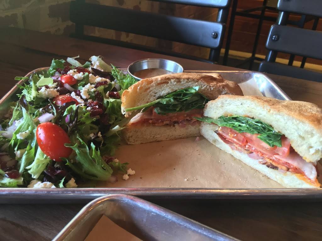 Tuttas Pizza | restaurant | 1710 N Record St #110, Dallas, TX 75202, USA | 2149974909 OR +1 214-997-4909