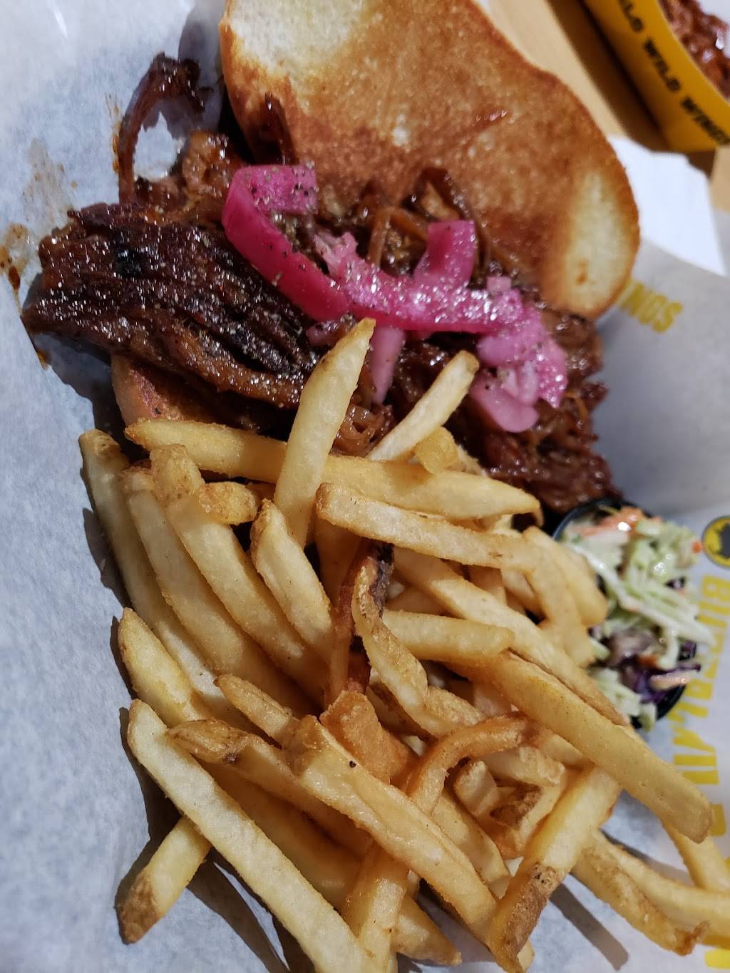 Buffalo Wild Wings | restaurant | 5860 De Zavala Rd, San Antonio, TX 78249, USA | 2106949464 OR +1 210-694-9464