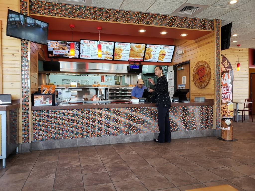 Popeyes Louisiana Kitchen | restaurant | 17 McGraw St, Shirley, NY 11967, USA | 6313959300 OR +1 631-395-9300