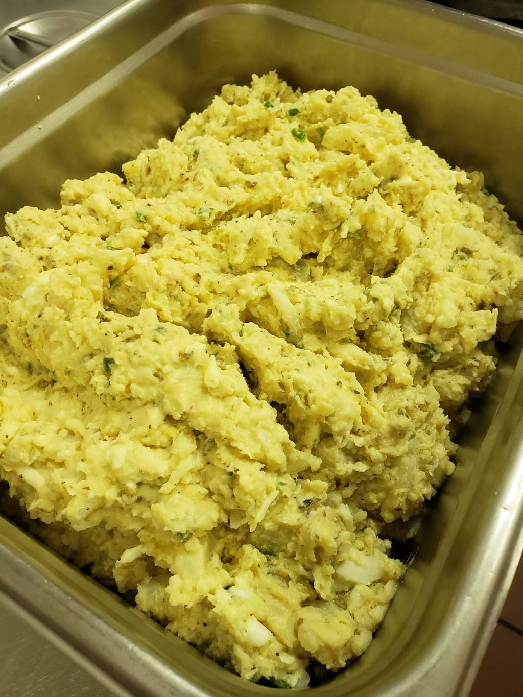 Backyard Barbeque | restaurant | 300 Woodcleft Ave, Freeport, NY 11520, USA | 5167714227 OR +1 516-771-4227