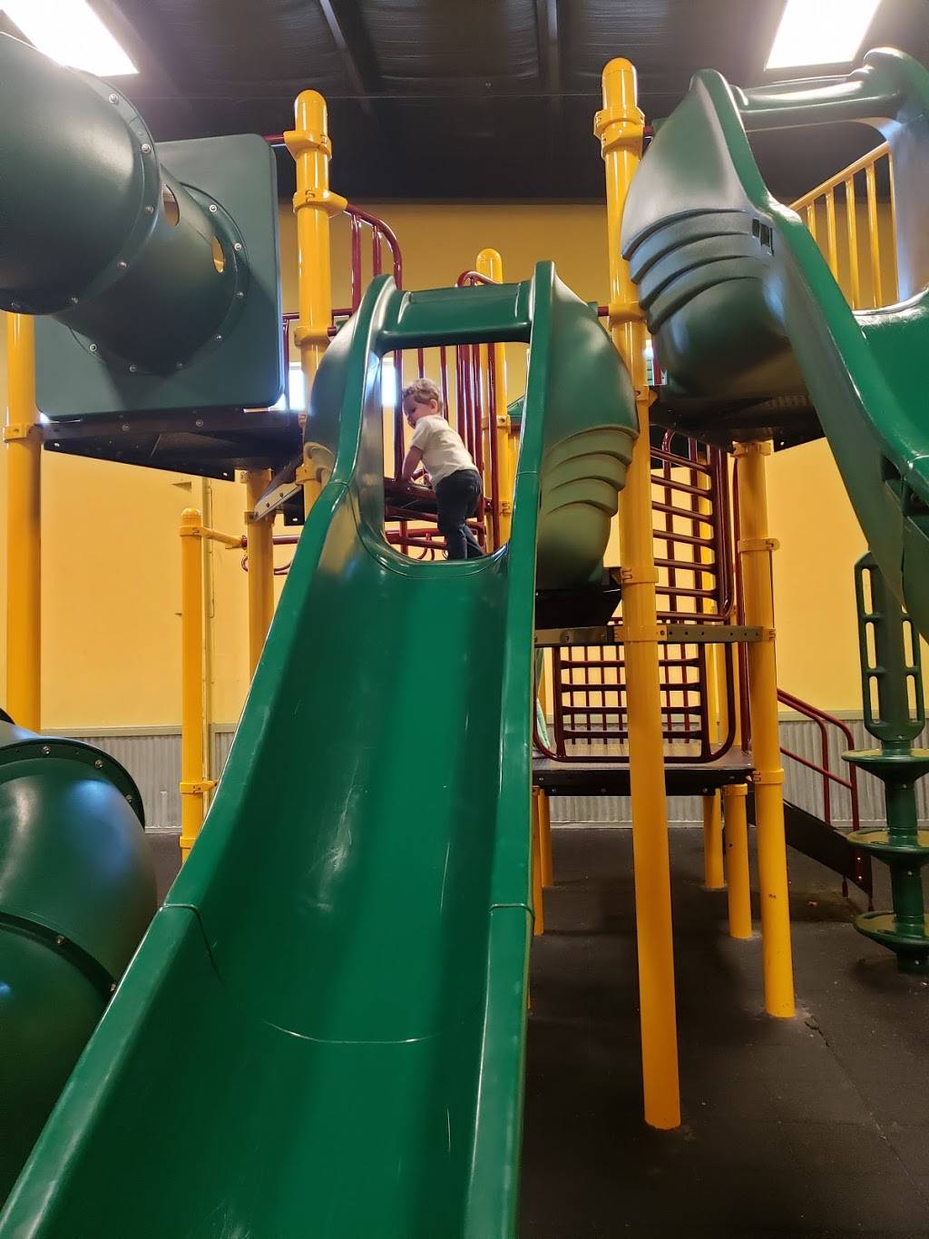 Putters Family Entertainment Center | restaurant | 1156 OR-99, Eugene, OR 97402, USA | 5416888901 OR +1 541-688-8901