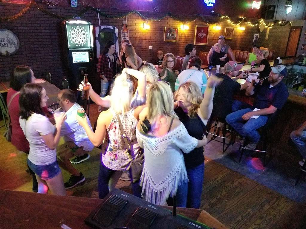 Gigs Place | restaurant | 220 E Locust St, Fairbury, IL 61739, USA | 8156923302 OR +1 815-692-3302