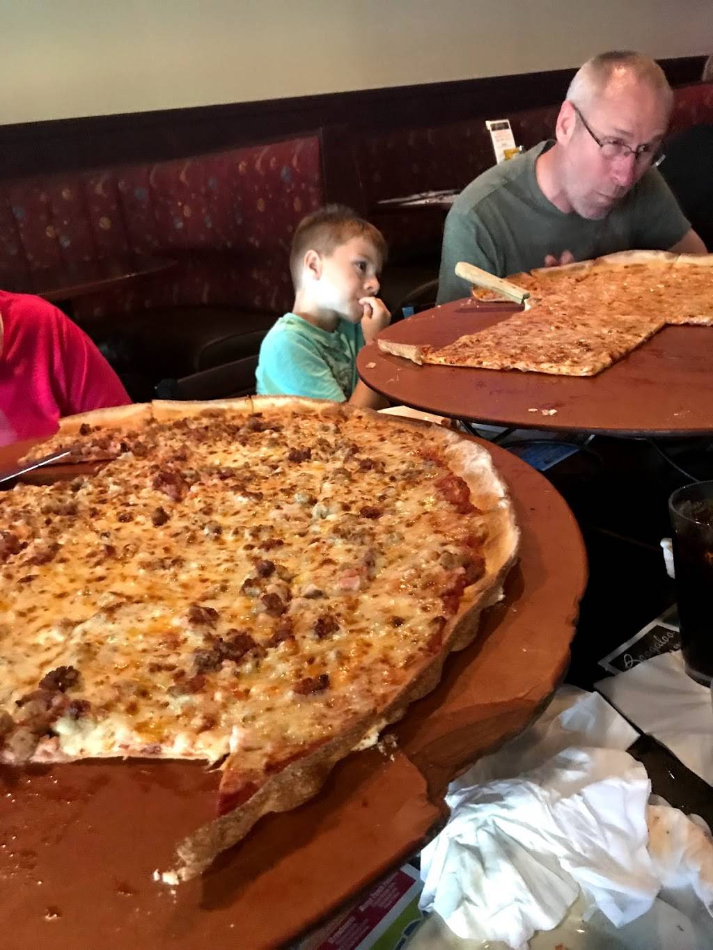 Boogaloo Sports Bar & Grill | restaurant | 3001 Winegard Dr, Burlington, IA 52601, USA | 3197532946 OR +1 319-753-2946