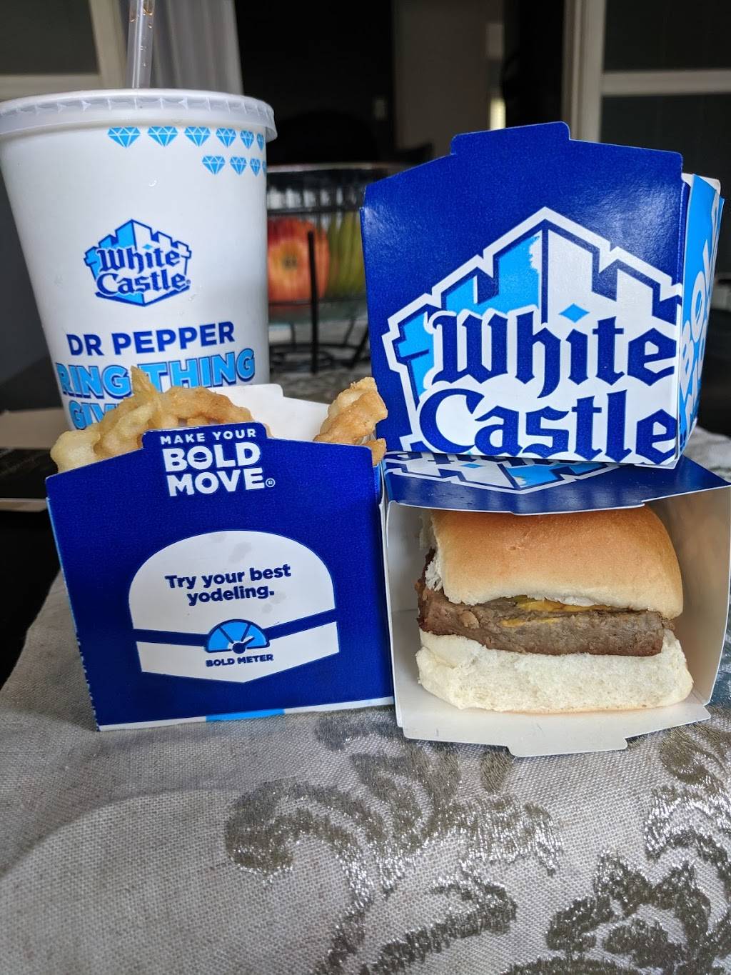 White Castle | restaurant | 27325 Ford Rd, Dearborn Heights, MI 48127, USA | 3132771273 OR +1 313-277-1273