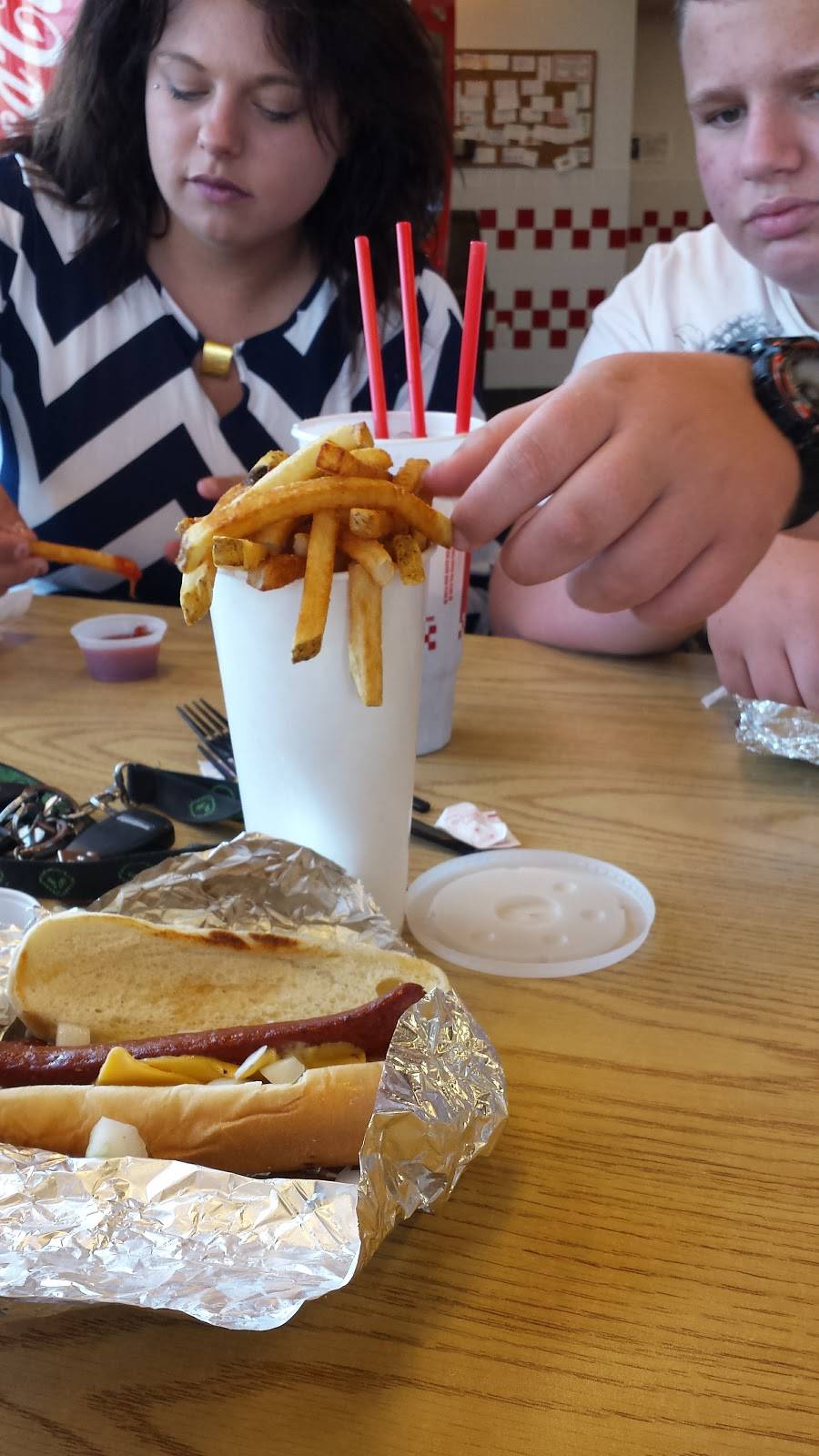Five Guys | meal takeaway | 600 Kingstown Rd, Wakefield, RI 02879, USA | 4012842395 OR +1 401-284-2395