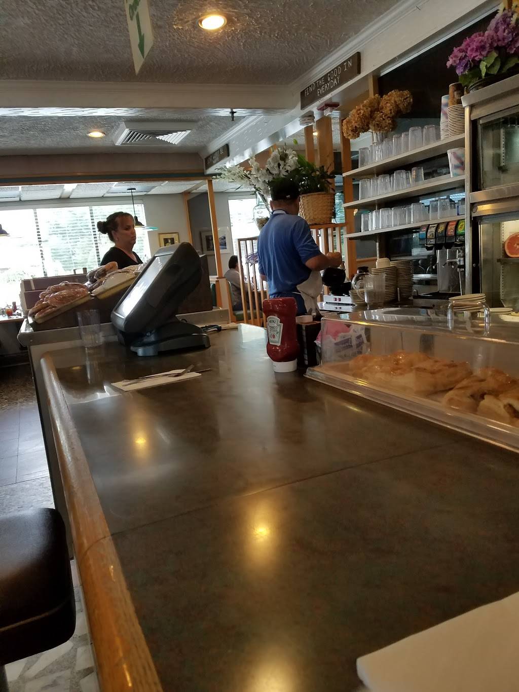 Sweet Hollow Diner | restaurant | 100 Broadhollow Rd, Melville, NY 11747, USA | 6315490768 OR +1 631-549-0768