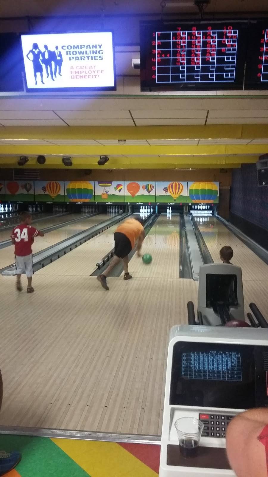 POs Pub & Grill at Pollards Bowl | night club | 1119 S Main St, Versailles, IN 47042, USA | 8126896461 OR +1 812-689-6461