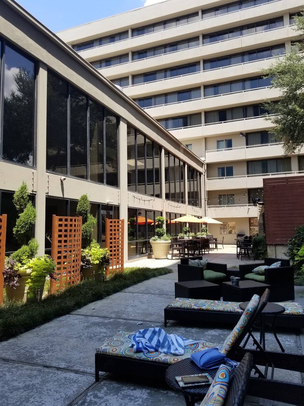 Magnolia Hotel Dallas Park Cities | restaurant | 6070 N Central Expy, Dallas, TX 75206, USA | 2147506060 OR +1 214-750-6060