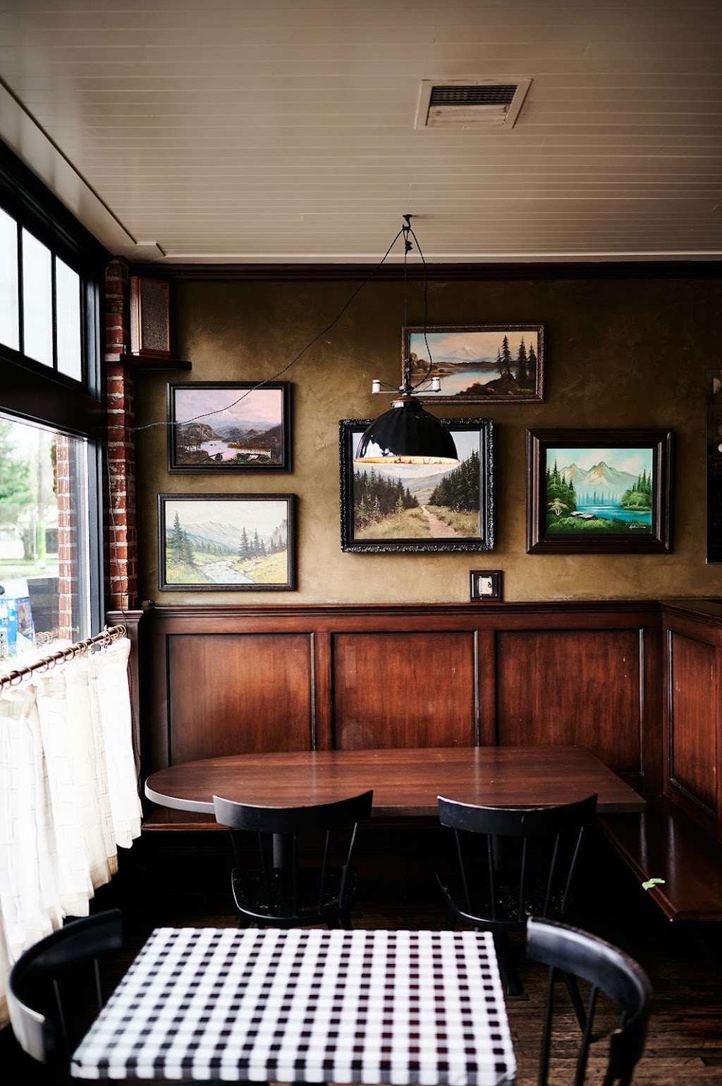 The Woodsman Tavern | restaurant | 4537 SE Division St, Portland, OR 97206, USA | 5033421122 OR +1 503-342-1122