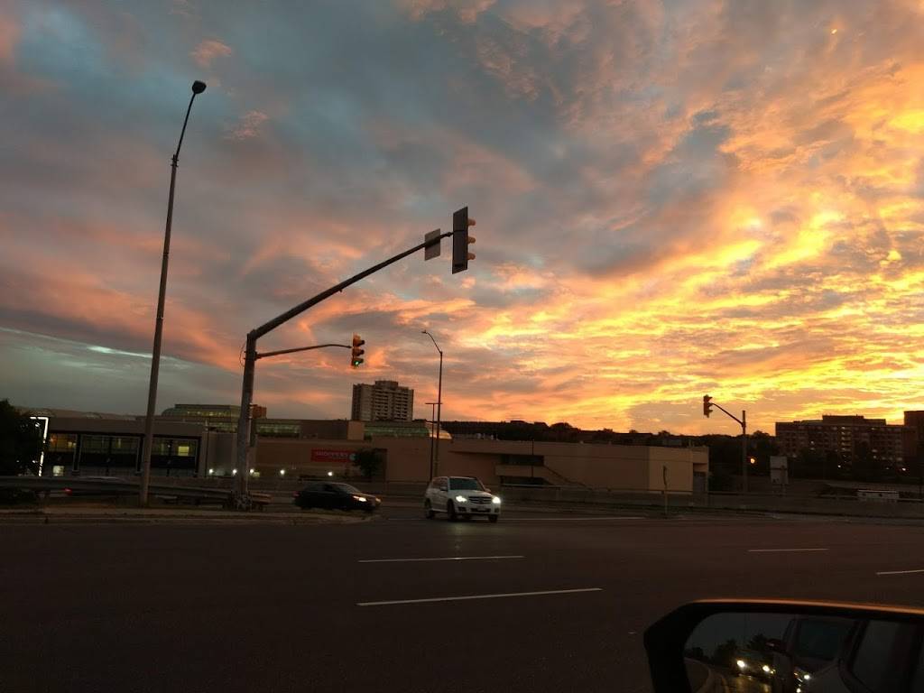 Jimmy The Greek | restaurant | 240 Leighland Ave Unit FC2, Oakville, ON L6H 3H6, Canada | 9058424453 OR +1 905-842-4453