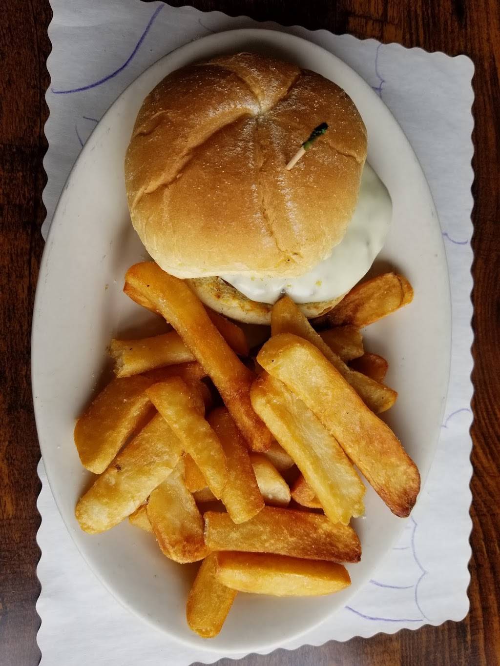 McGuires Ale House | restaurant | 130 Mt Pleasant Rd, Newtown, CT 06470, USA | 2032703999 OR +1 203-270-3999