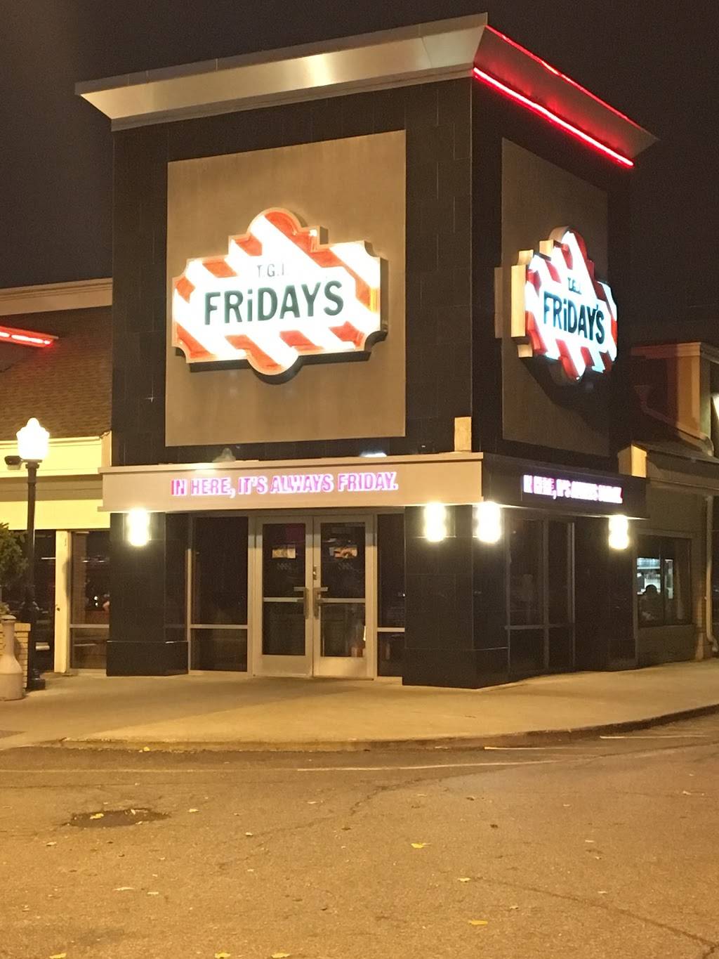 TGI Fridays | restaurant | 829 Merrick Ave, Westbury, NY 11590, USA | 5168328320 OR +1 516-832-8320