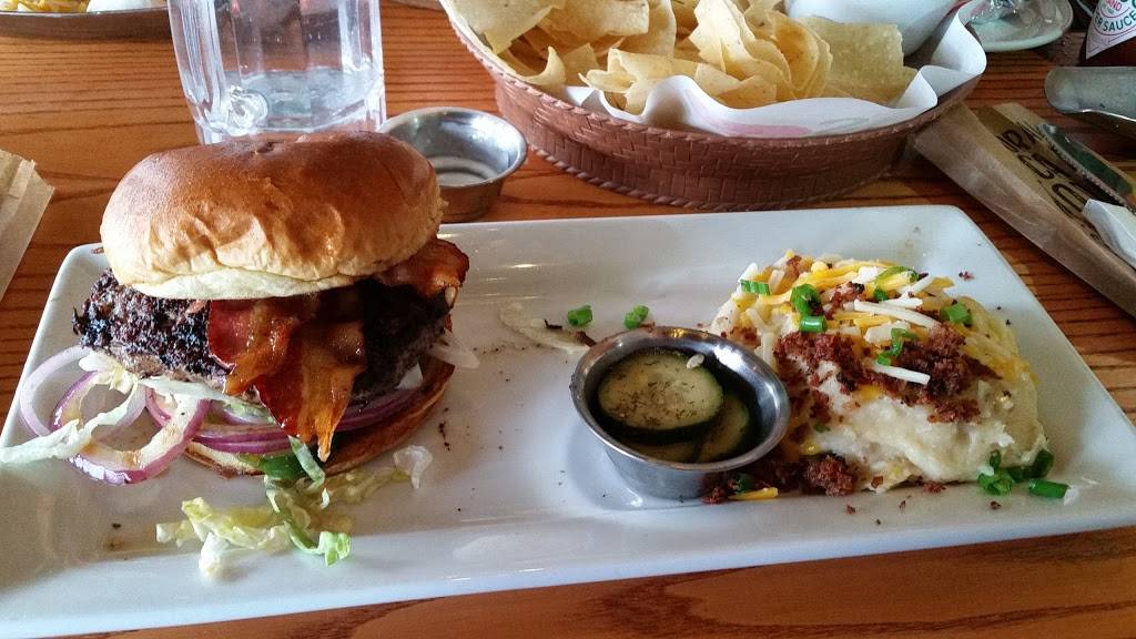 Chilis Grill & Bar | meal takeaway | 6775 Fallbrook Ave, West Hills, CA 91307, USA | 8187049537 OR +1 818-704-9537