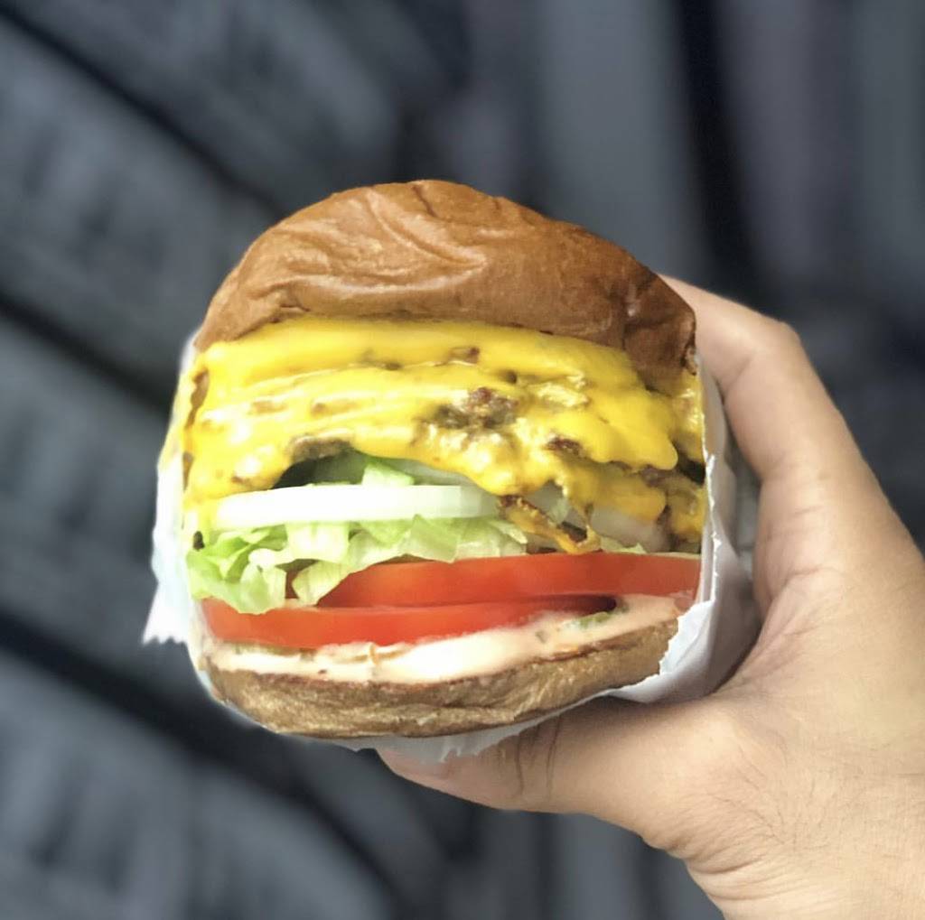 Shake N Buns | restaurant | 2517 White Ln, Bakersfield, CA 93304, USA | 6618351717 OR +1 661-835-1717