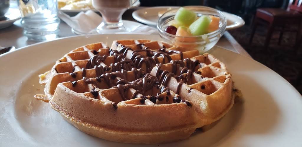 Quincys Restaurant | bakery | 1112 E Ogden Ave, Naperville, IL 60563, USA | 6303698035 OR +1 630-369-8035