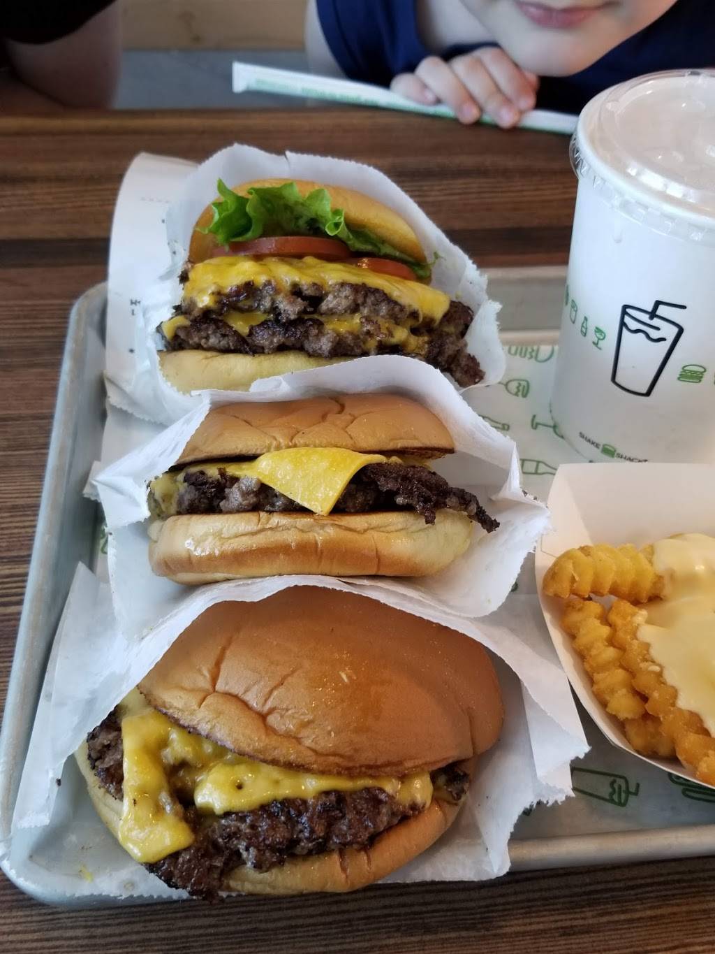 Shake Shack | restaurant | 190 N Cattlemen Rd UNIT 1, Sarasota, FL 34243, USA | 9414131351 OR +1 941-413-1351