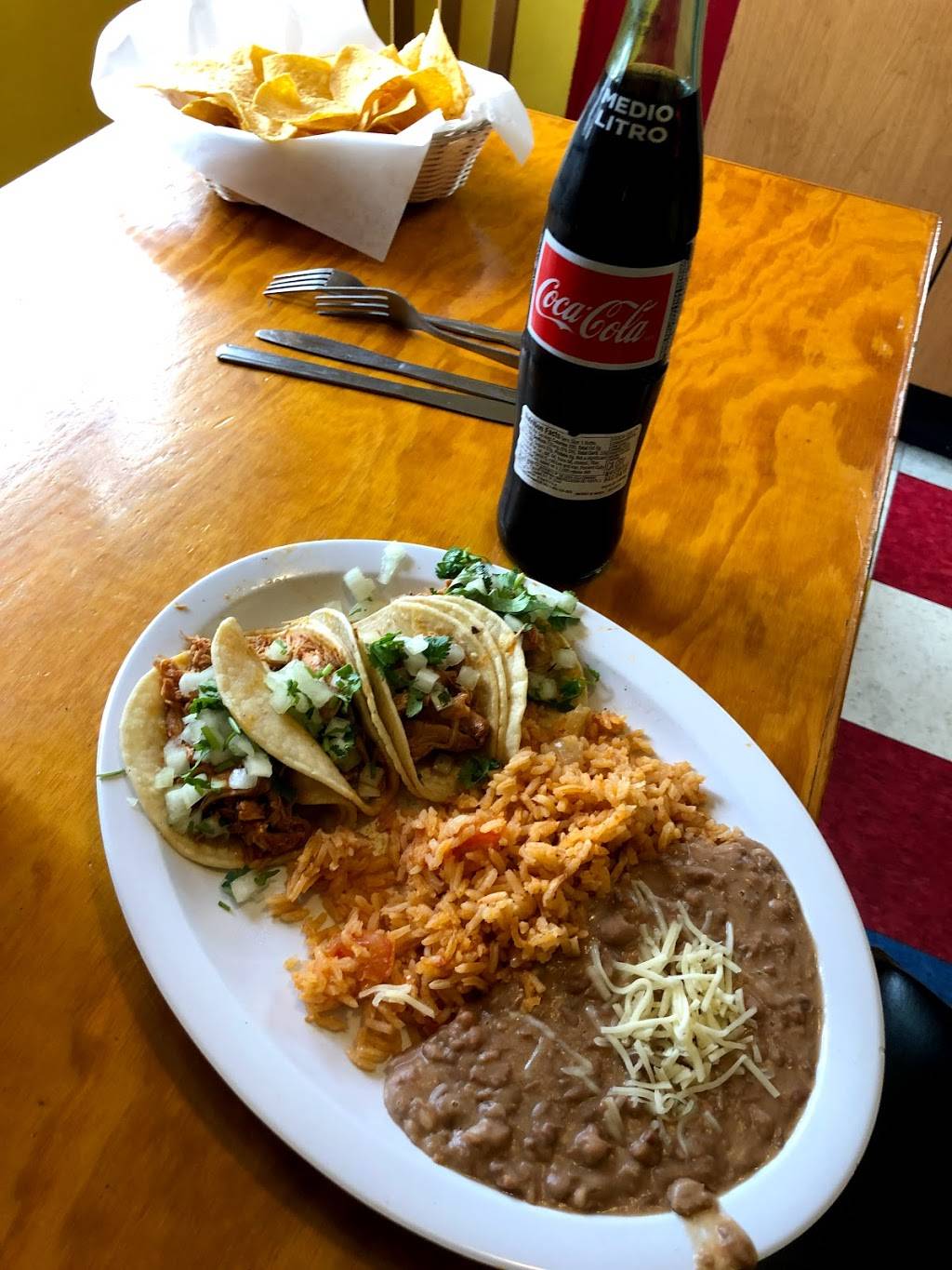 Antojitos Mexicanos Taqueria | restaurant | 11516 NE Sandy Blvd, Portland, OR 97220, USA | 5032544555 OR +1 503-254-4555