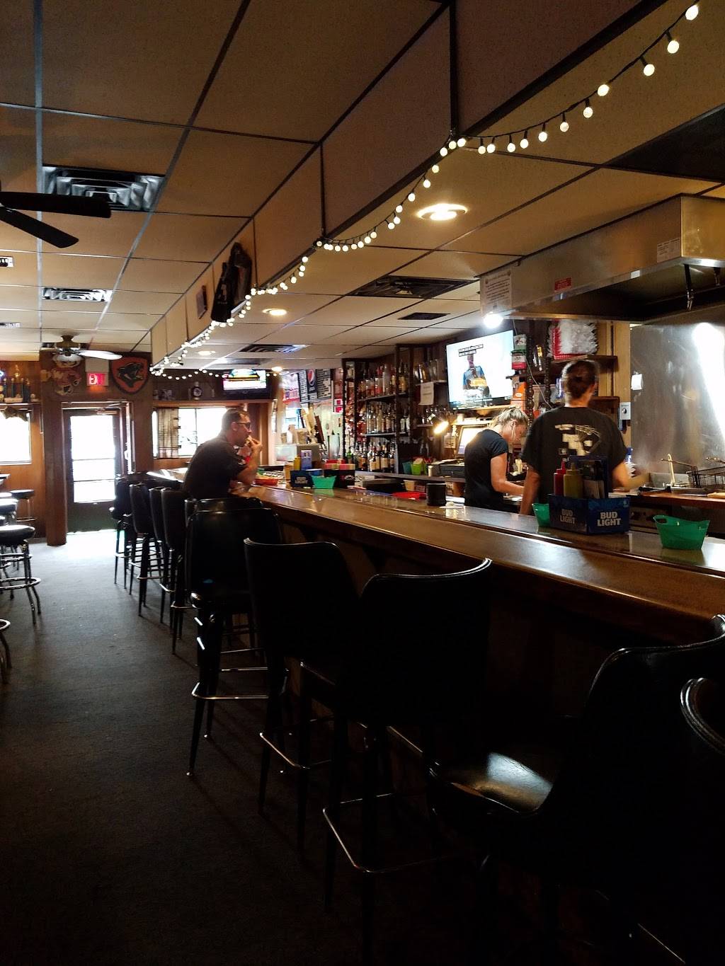 Aces Main Tap | restaurant | 121 S Main St, Oregon, WI 53575, USA | 6088353330 OR +1 608-835-3330