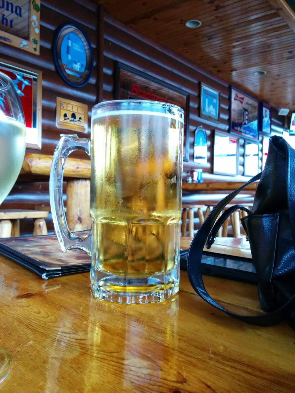 Leos Lodge | restaurant | 2525 E Jolly Rd, Lansing, MI 48910, USA | 5178823850 OR +1 517-882-3850