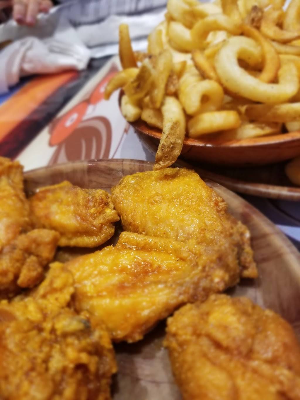 Hooters | restaurant | 2282 Weston Rd, Weston, FL 33326, USA | 9549907047 OR +1 954-990-7047