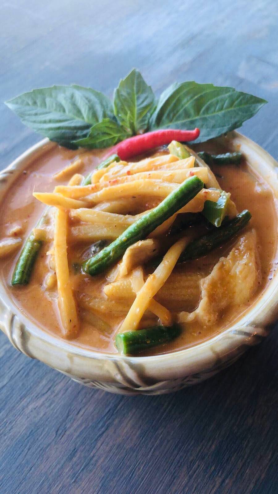 Chili Thai Takeout | restaurant | 3018 St Joseph Blvd, Orléans, ON K1E 1E2, Canada | 6134247700 OR +1 613-424-7700