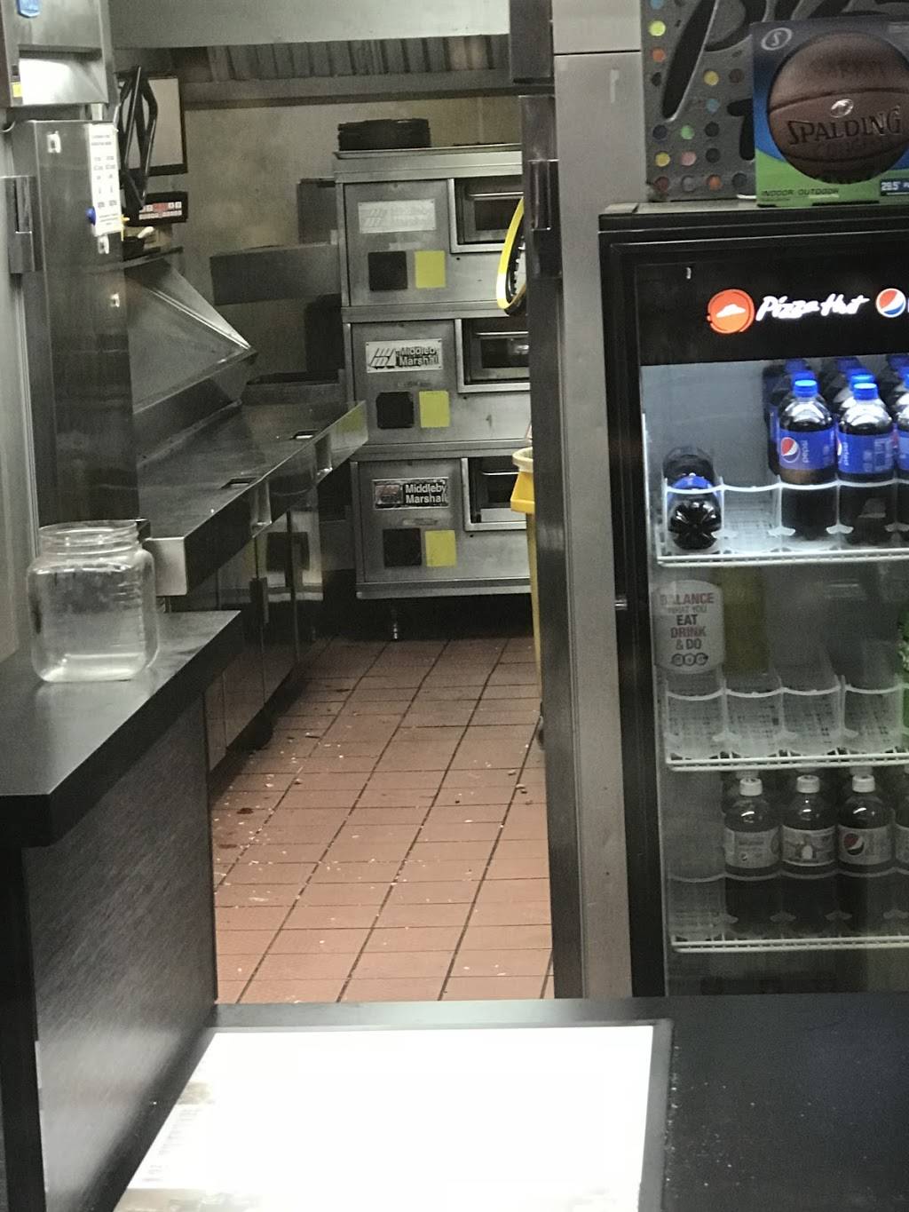 Pizza Hut | restaurant | 1449 W Buckingham Rd, Garland, TX 75042, USA | 9725307100 OR +1 972-530-7100